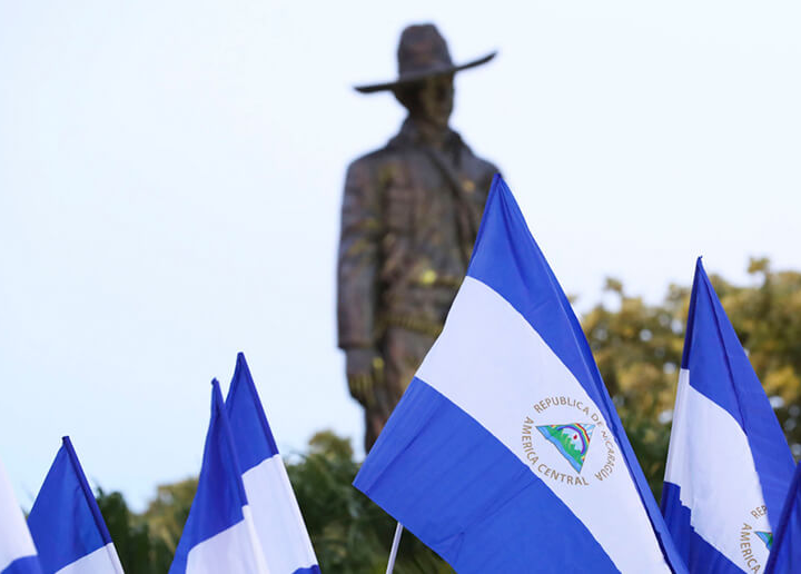 4 de Mayo, Dignos Herederos y Caminantes, Honrados y Honrosos, surgidos del seno de los Oprimidos, Alma y Nervio de la Raza
