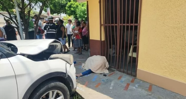 Mujer muere atropellada por camioneta en acera de vivienda en Somoto