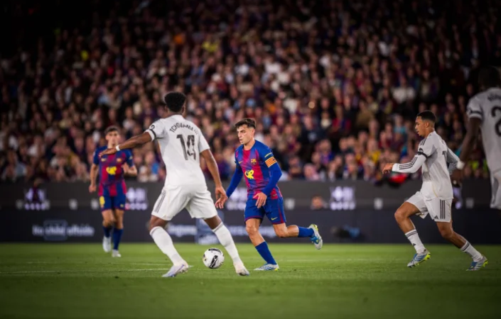 Barcelona derrota al Real Madrid y conquista la Liga de España