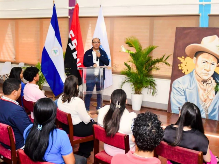 Primer aniversario de la Universidad para Emprendedores “La Sandino”