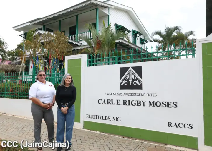 Bluefields rinde emotivo homenaje al poeta Carlos Rigby