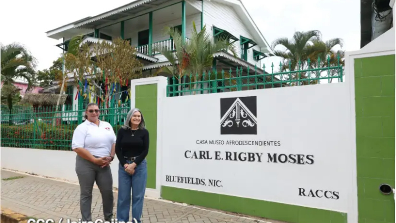 Bluefields rinde emotivo homenaje al poeta Carlos Rigby