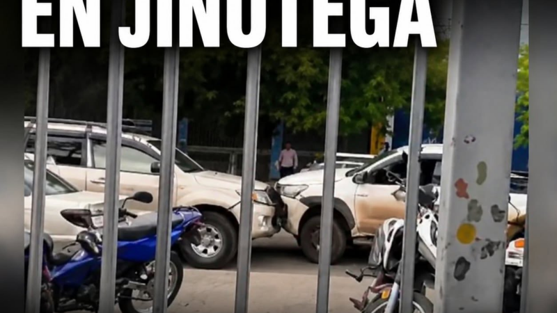 Chofer de camioneta causa pánico al chocar varios vehículos y huir de la policía en Jinotega