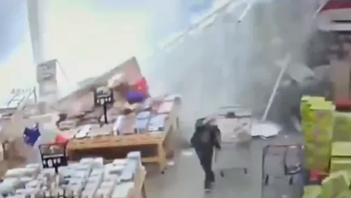 Colapsa techo de supermercado en Estados Unidos