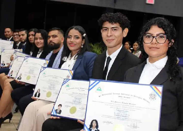 Universidades entregan más profesionales Pueblo Presidente