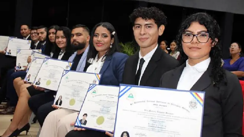 Universidades entregan más profesionales Pueblo Presidente