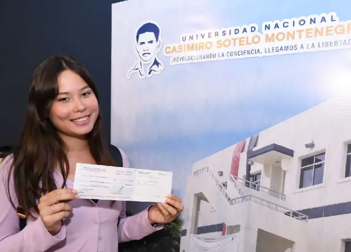 55.400 becas universitarias Pueblo Presidente han sido entregadas