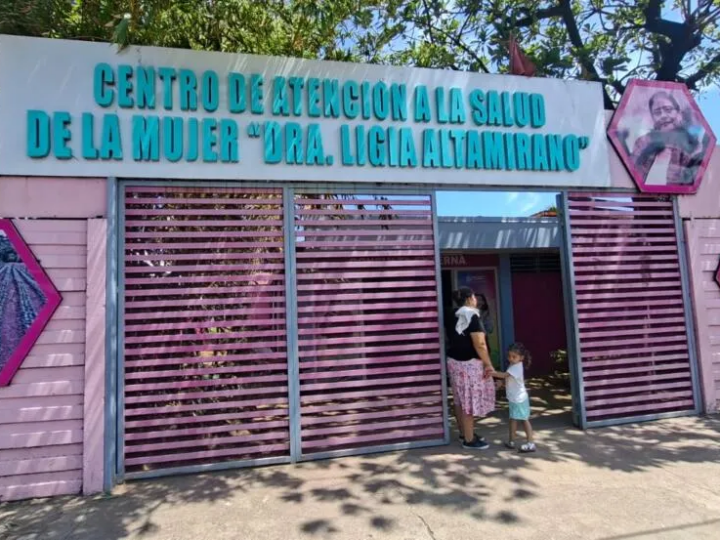 Entre 100 y 150 embarazadas reciben atención semanal en Centro Ligia Altamirano
