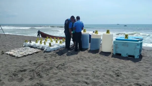 Incautan casi media tonelada de cocaína tras persecución marítima en Villa El Carmen